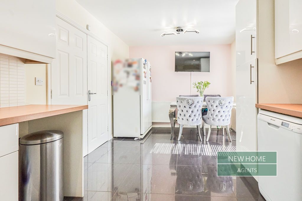 Property photo 3 of 31 Photo 27