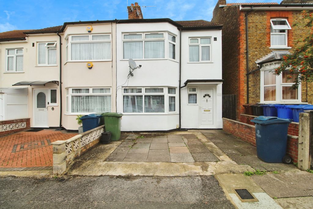 Property photo 1 of 26 Four Bedroom Semi Detached House To Rent