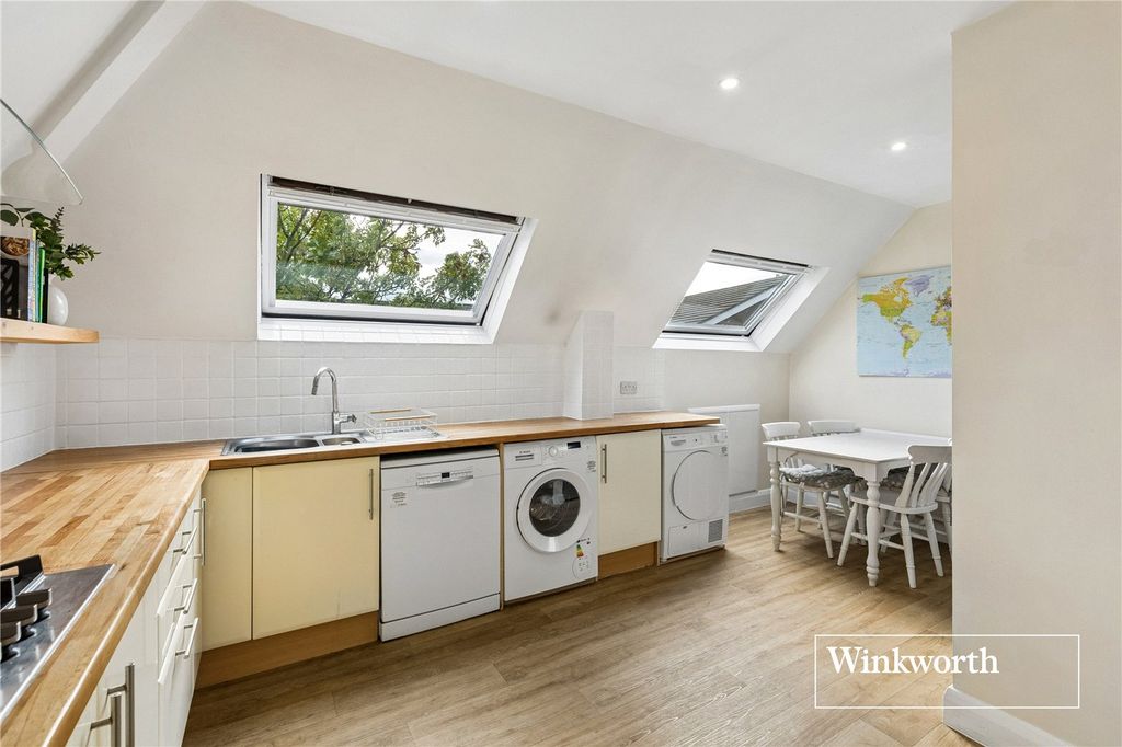 Property photo 3 of 16 Picture No. 24