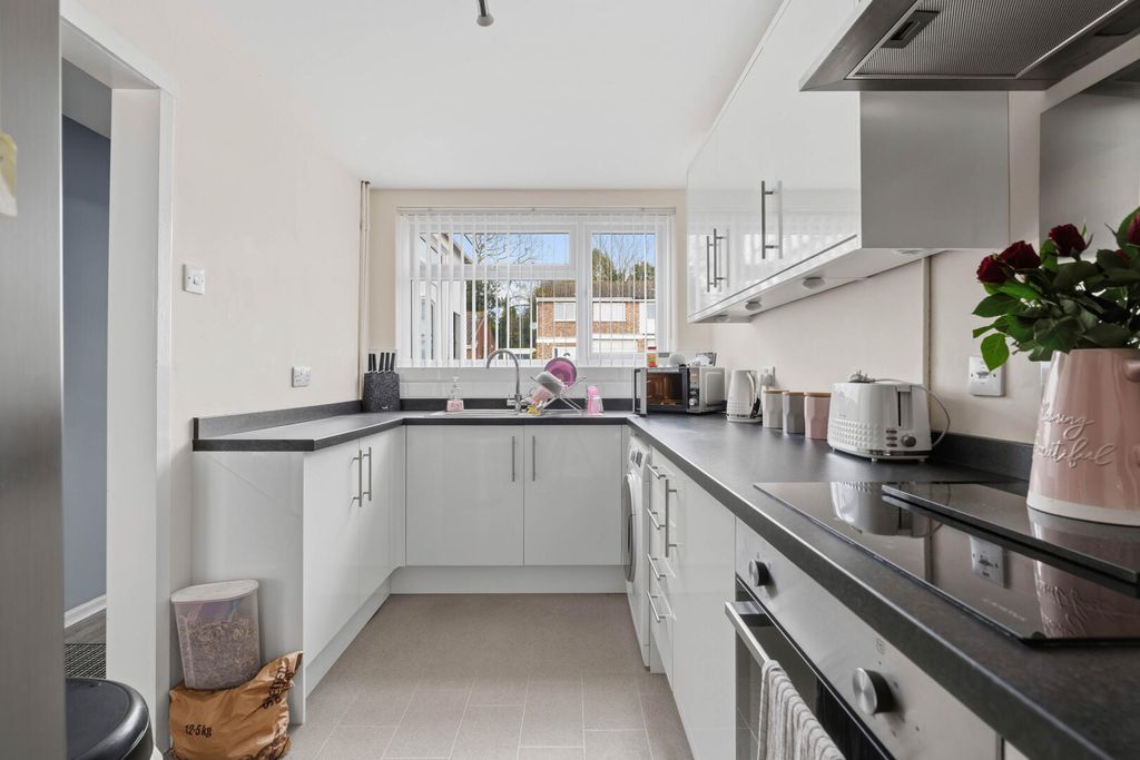 Property photo 3 of 21 Kitchen