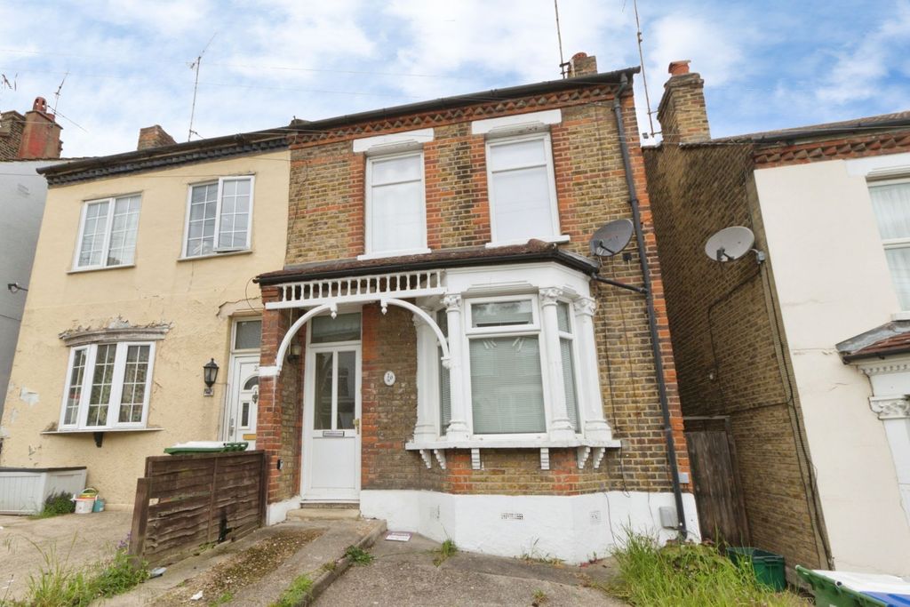 Property photo 2 of 18