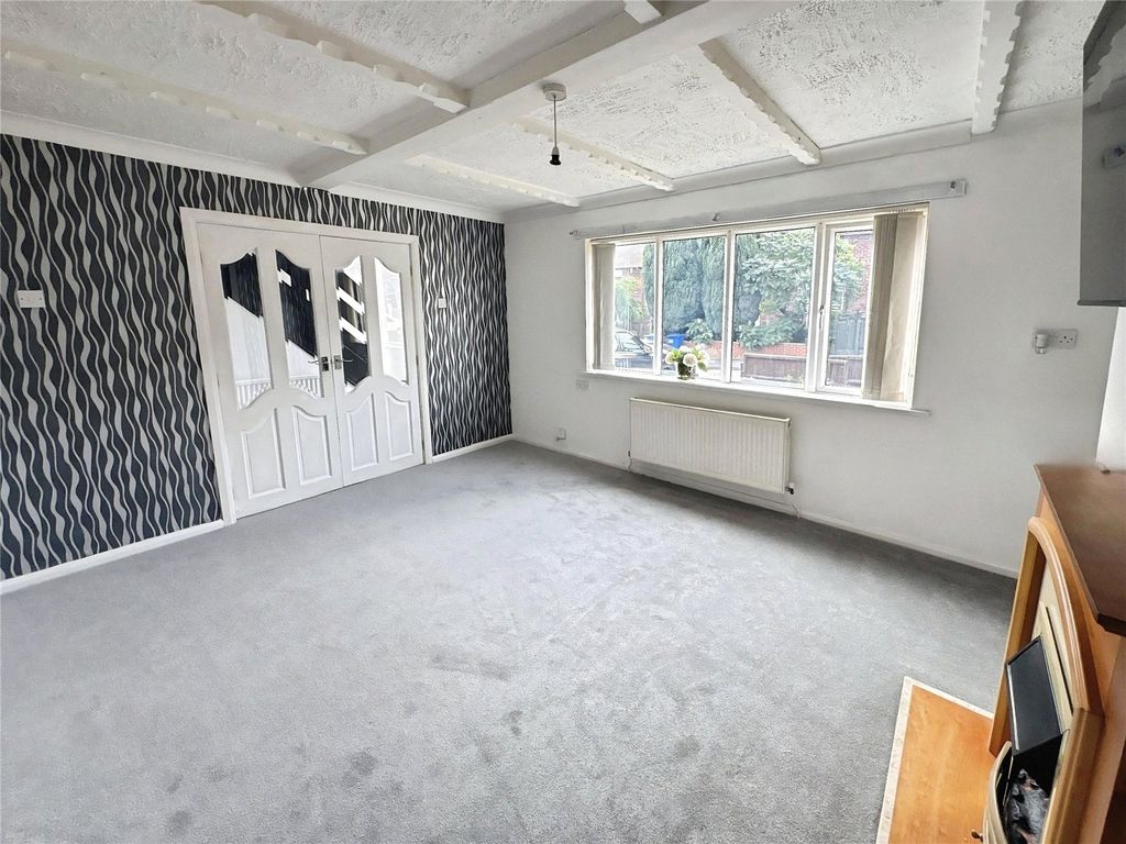 Property photo 3 of 12 Lounge