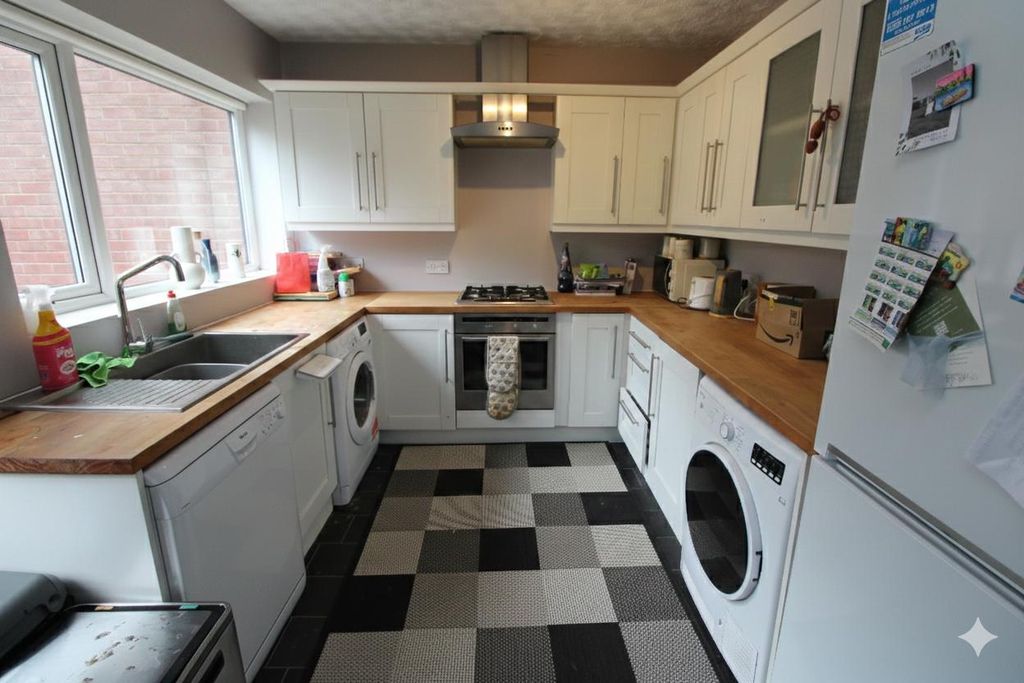 Property photo 3 of 10 Kitchen 1.Png