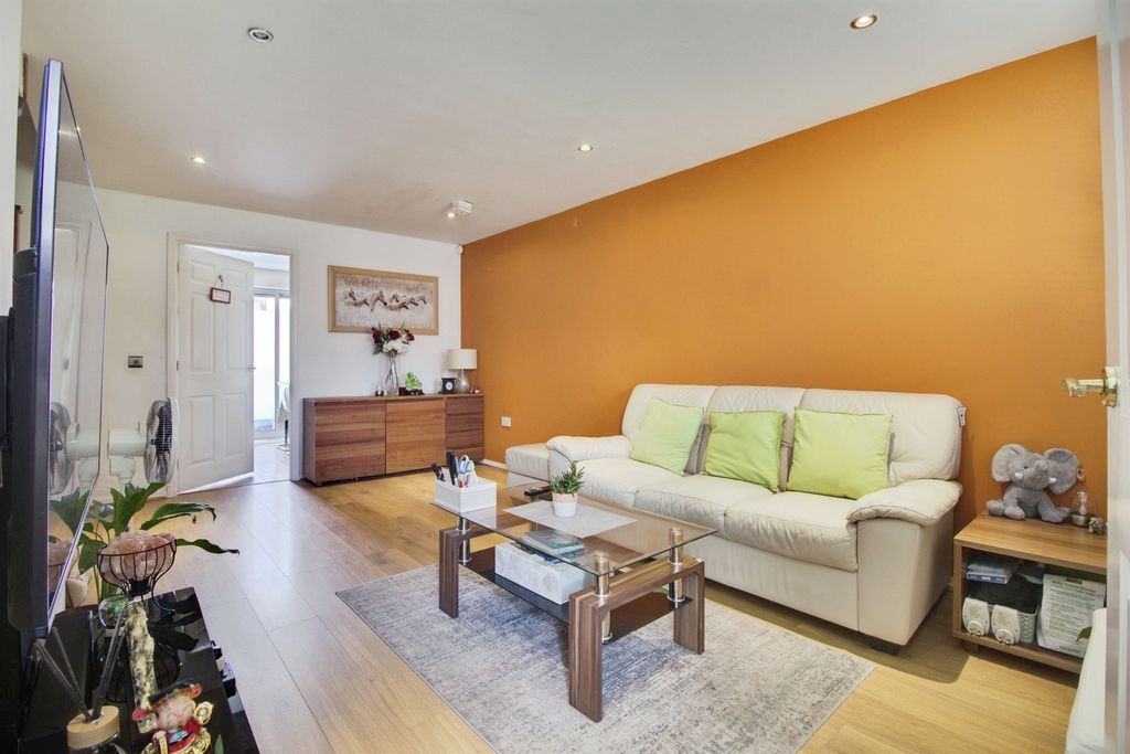 Property photo 2 of 21