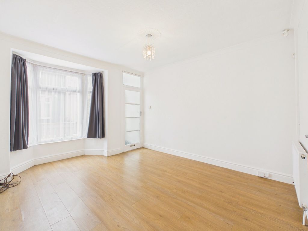 Property photo 2 of 14 5446763