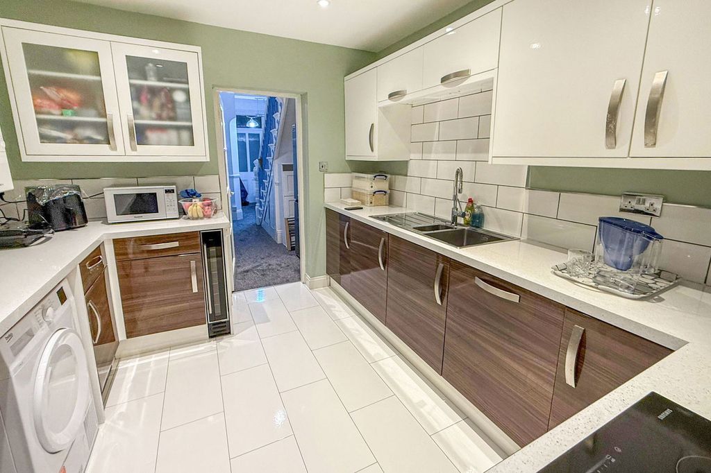 Property photo 2 of 8