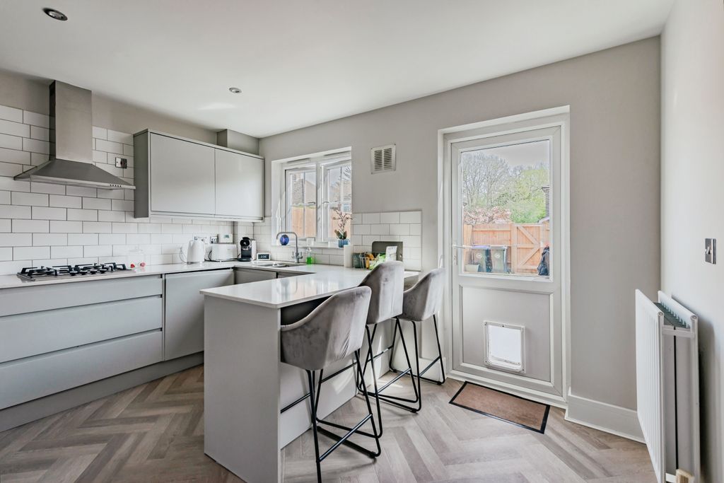 Property photo 3 of 10 Kitchen/Breakfast Room