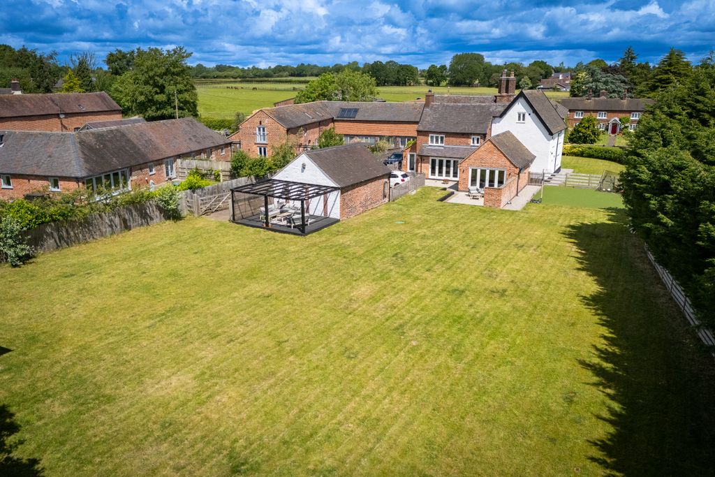 Property photo 2 of 34