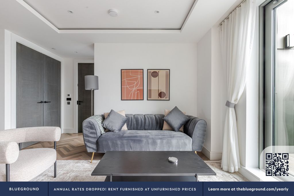 Property photo 3 of 20 Living Room