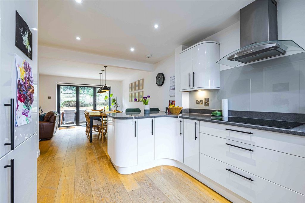 Property photo 3 of 21 Picture No. 17