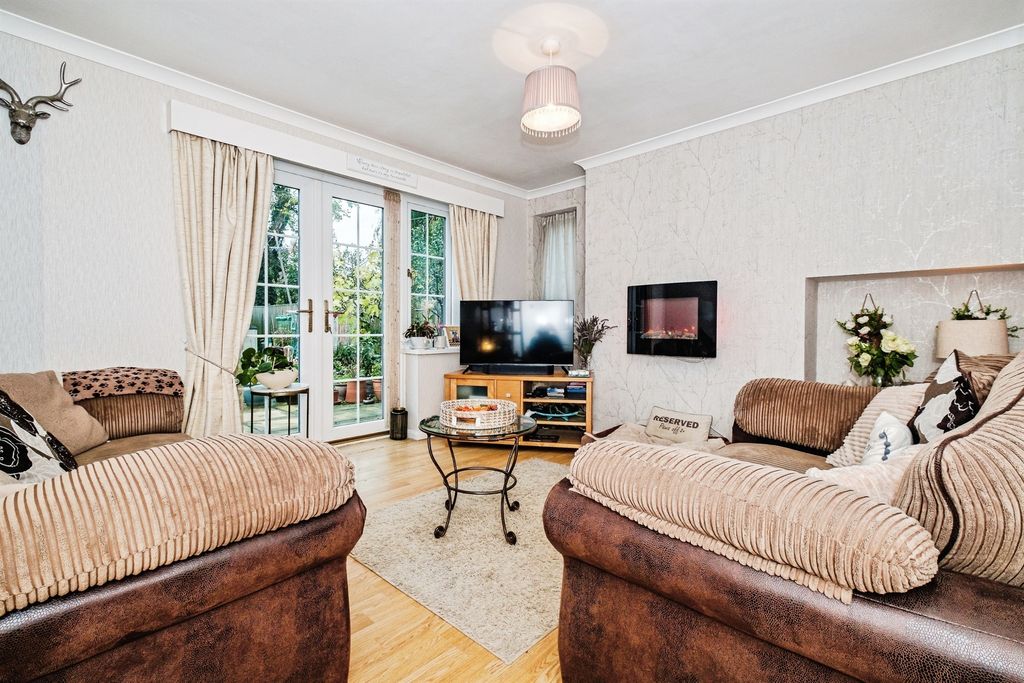 Property photo 2 of 17