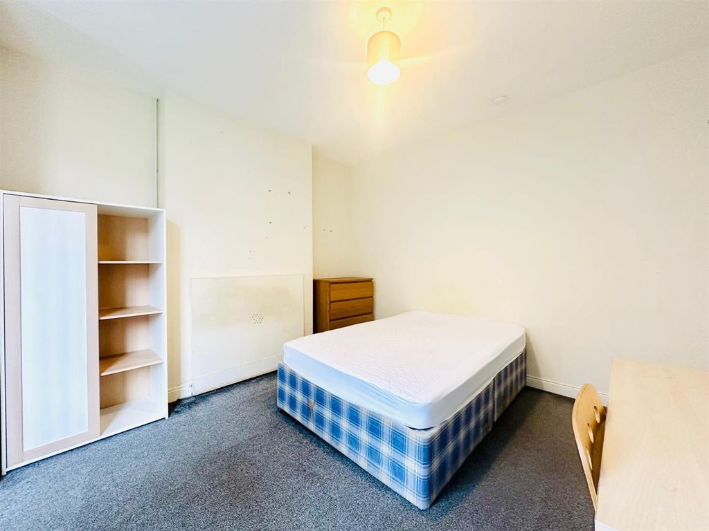 Property photo 3 of 11 Bedroom 1