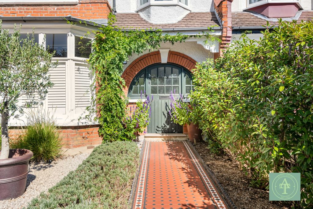 Property photo 2 of 34 54 93143 Watermarked