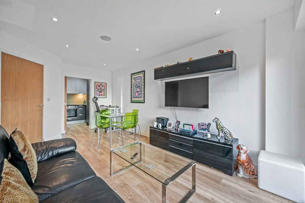Property photo 1 of 9 Immaculately Presented One Bedroom Apartment With Private Balcony And Underground Parking Offered Chain Free.