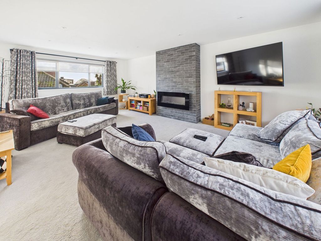 Property photo 2 of 36