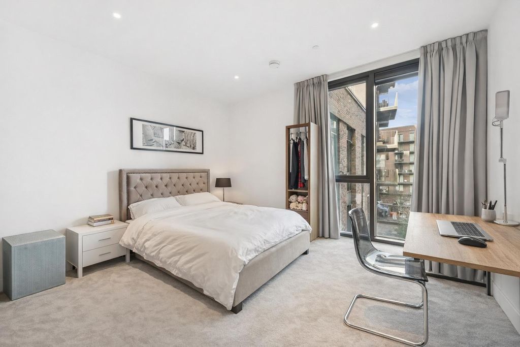 Property photo 3 of 24