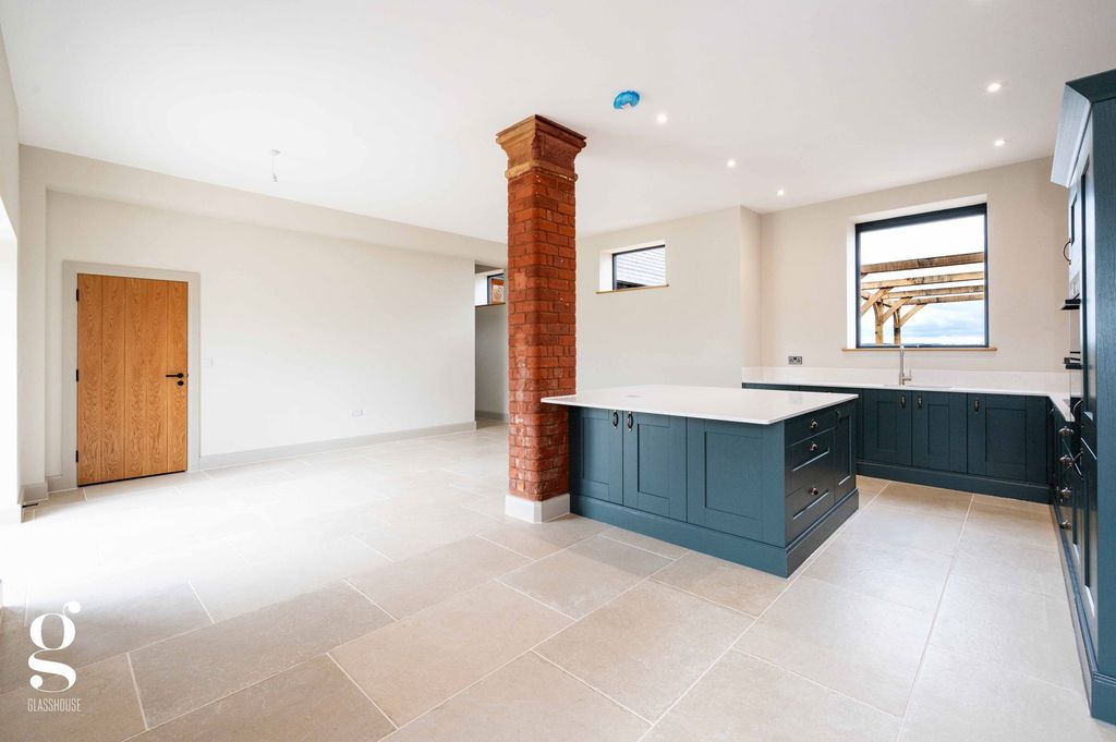 Property photo 3 of 23