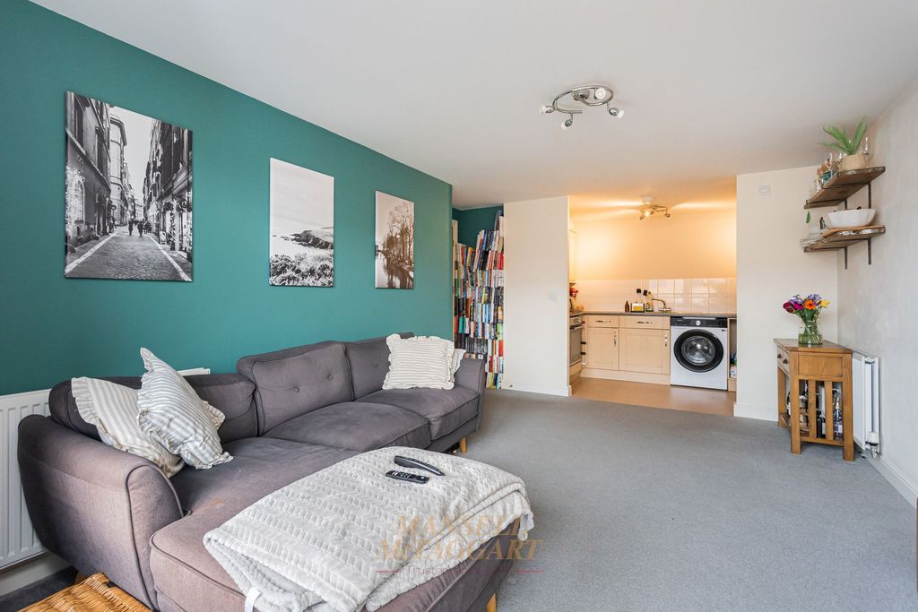 Property photo 2 of 14