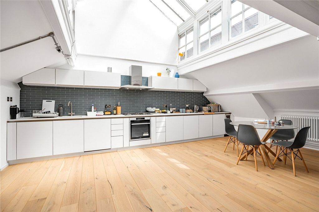 Property photo 1 of 12 Kitchen/Reception