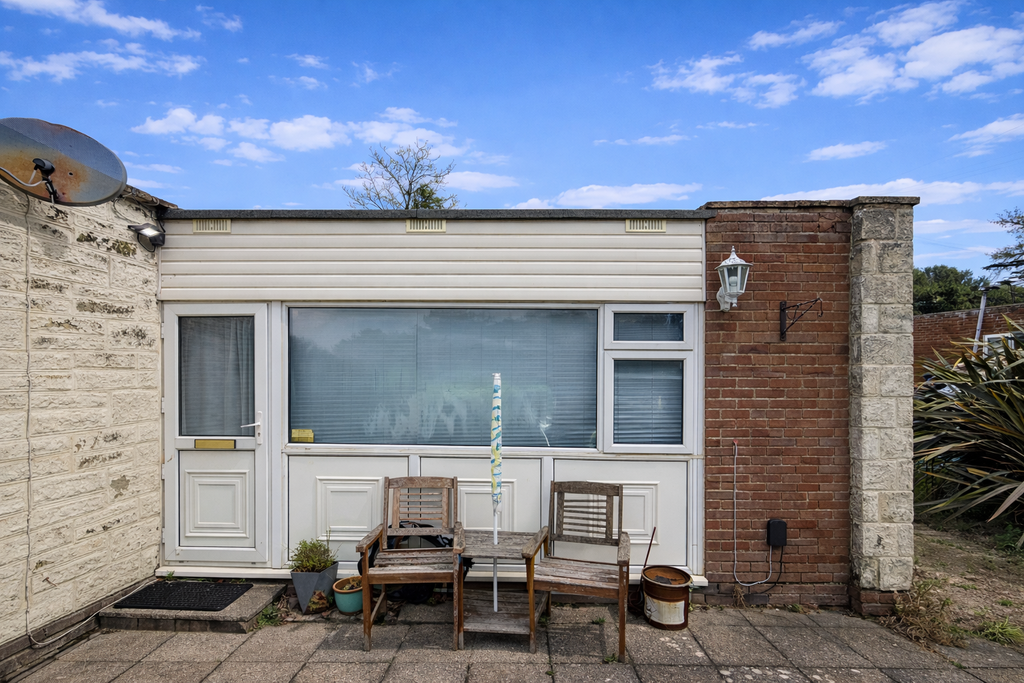 Property photo 2 of 5 Front (Exterior)