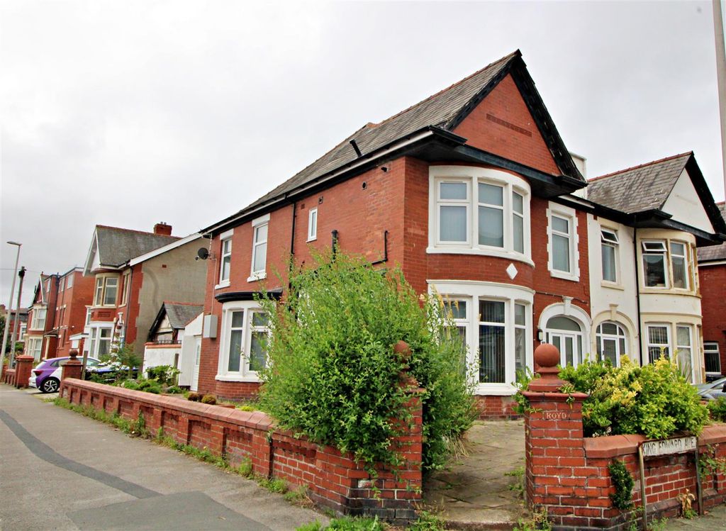 Property photo 1 of 10 External.Jpg