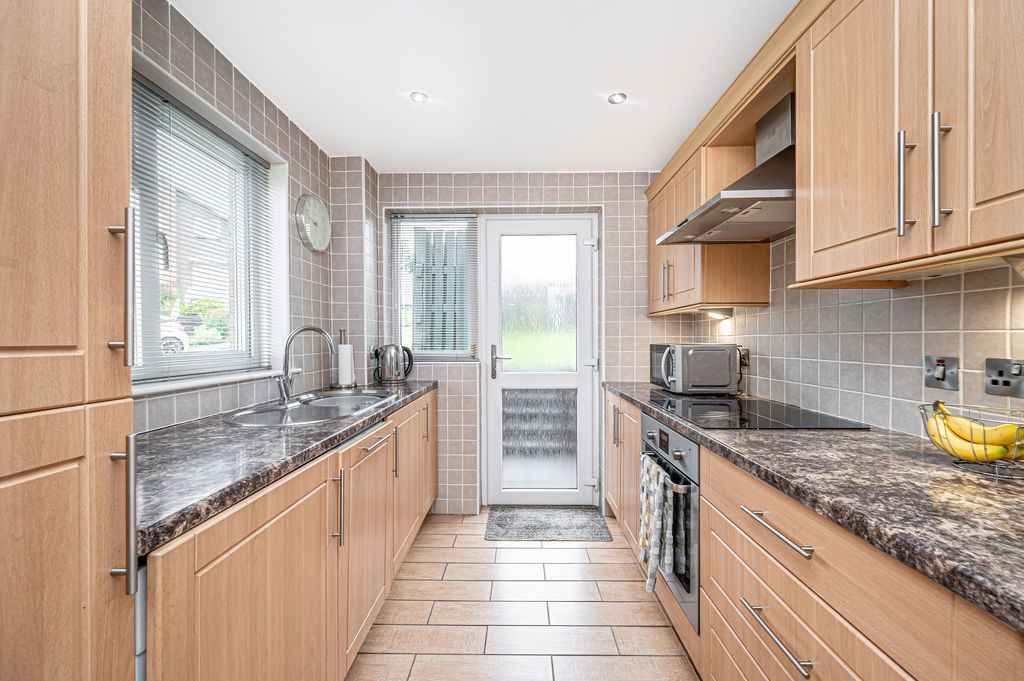 Property photo 2 of 25 Kitchen