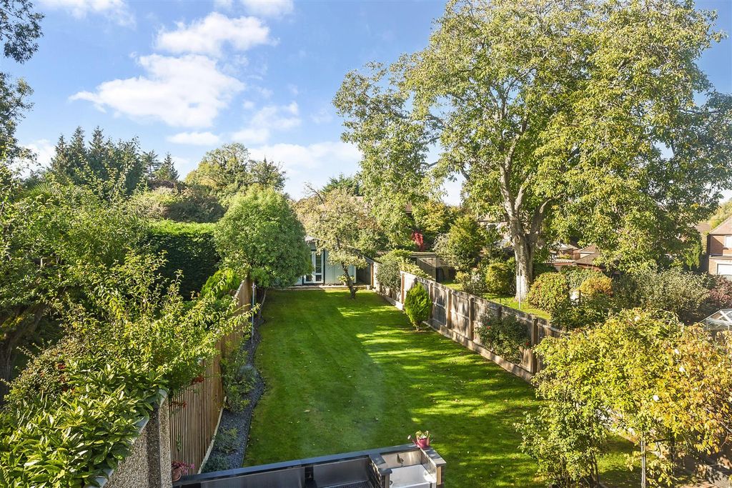 Property photo 2 of 24 Ph3_6248868.Jpg