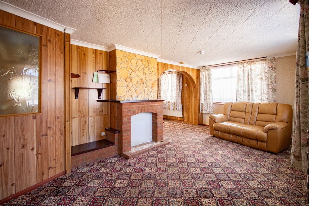 Property photo 2 of 24 4872053