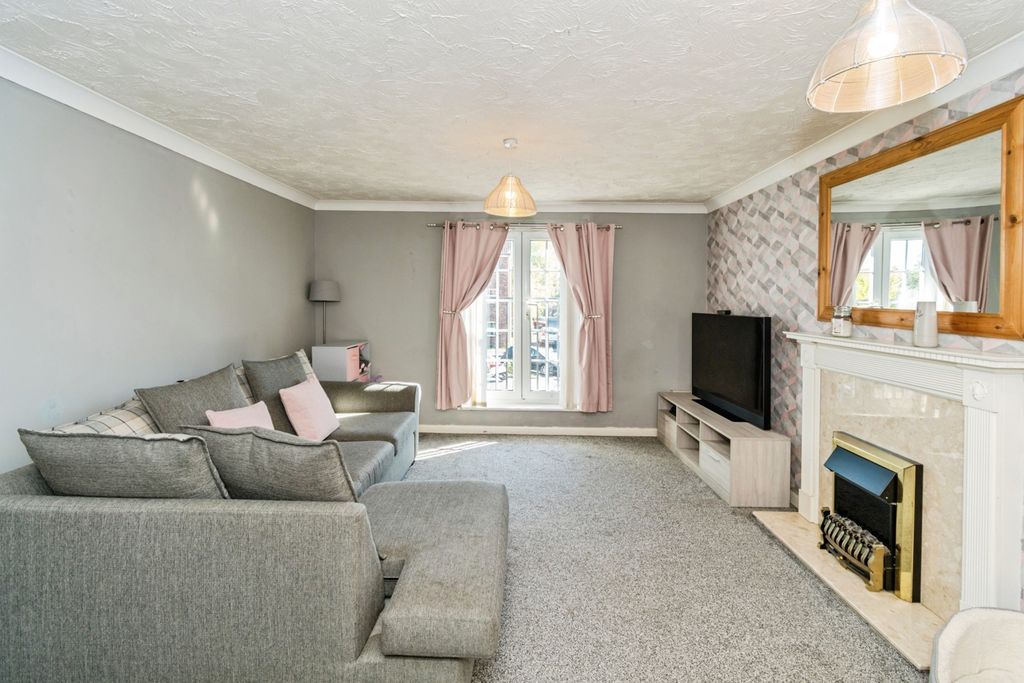 Property photo 3 of 17 Photo