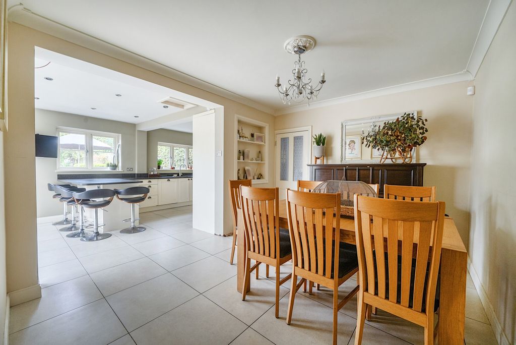 Property photo 3 of 26 1466918-11-6A197c...
