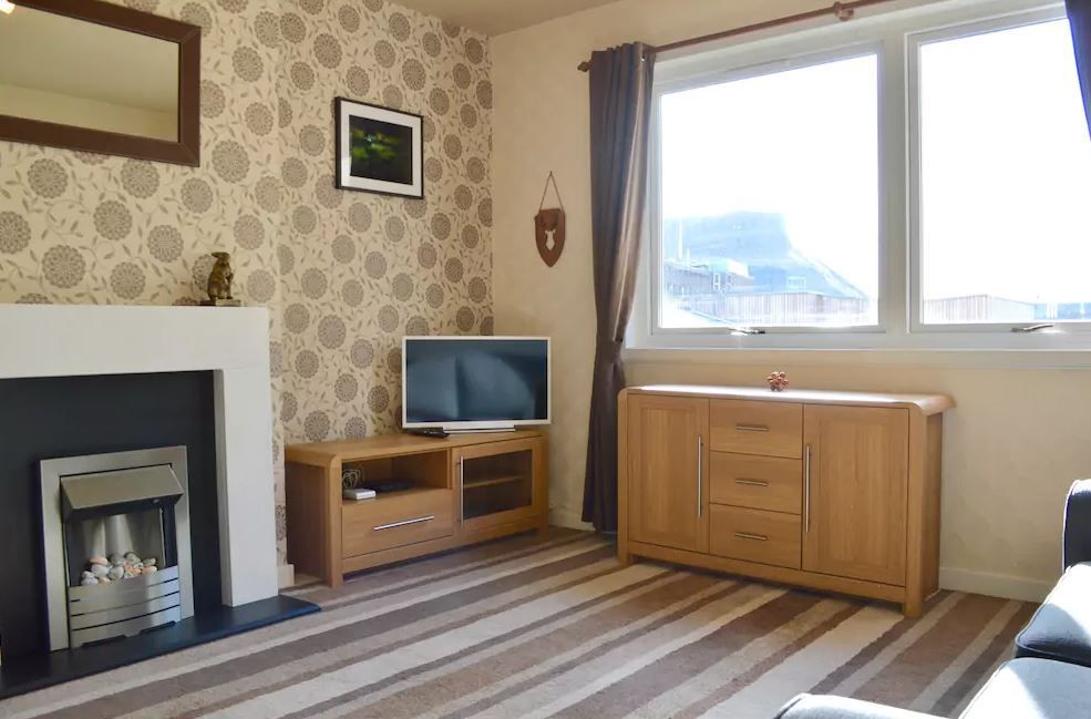 Property photo 1 of 11 Living Room
