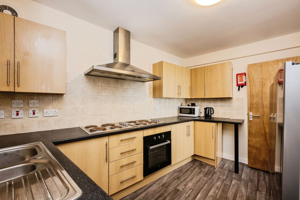 Property photo 3 of 20 Pbox-Img.Jpg