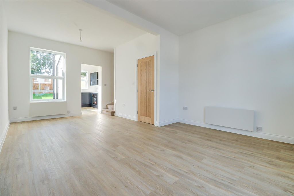 Property photo 3 of 23