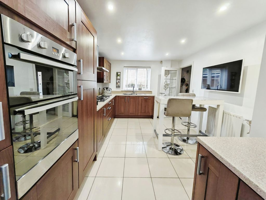 Property photo 3 of 22 Kitchen