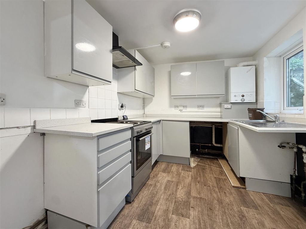 Property photo 3 of 12 Kitchen_.Jpeg