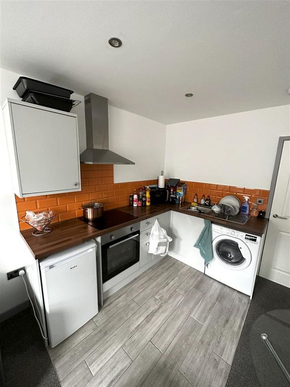 Property photo 1 of 6 Kitchen.Jpg