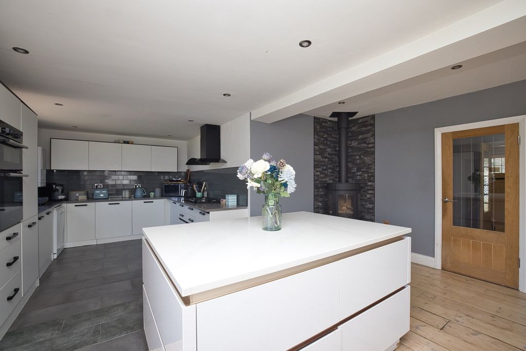 Property photo 3 of 16 Picture 3