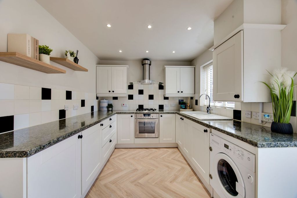 Property photo 3 of 19