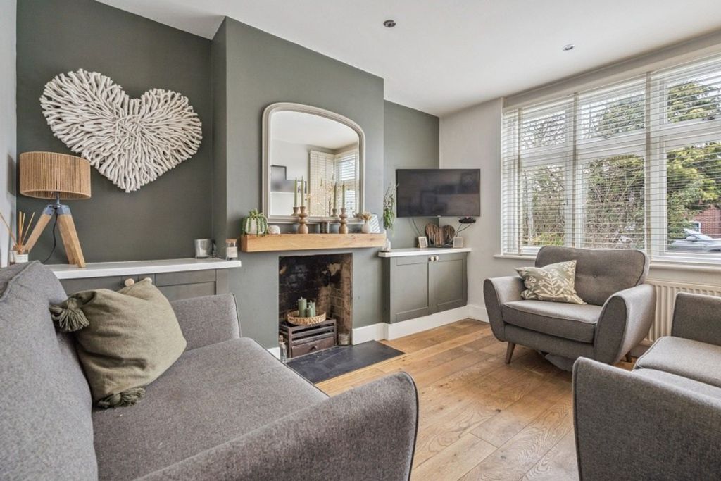 Property photo 3 of 27