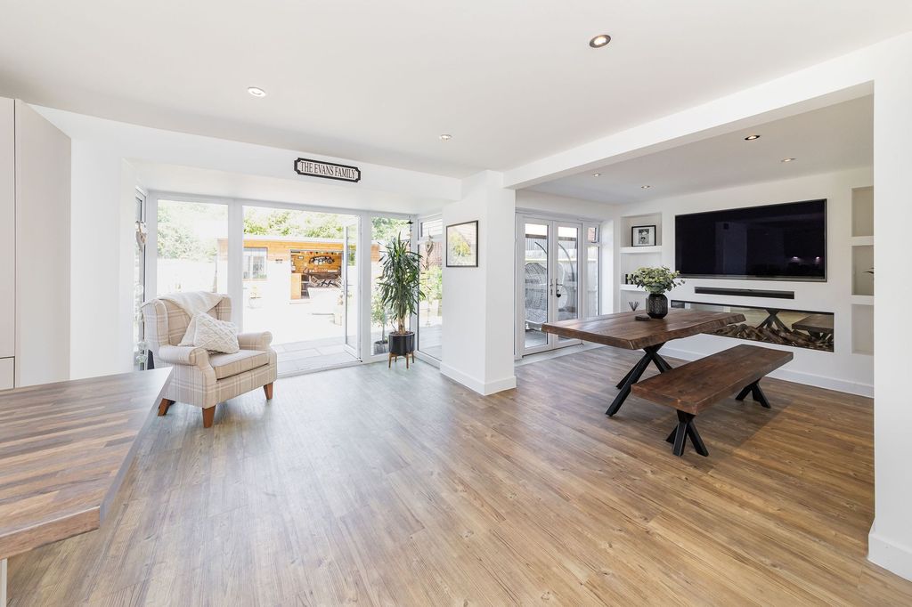 Property photo 2 of 22