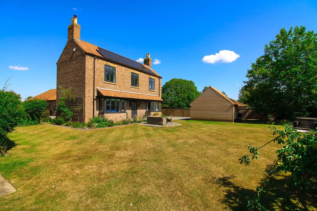 Property photo 1 of 35