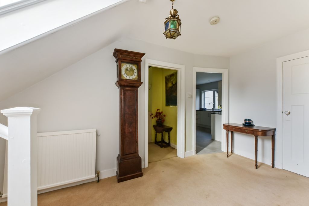 Property photo 2 of 39