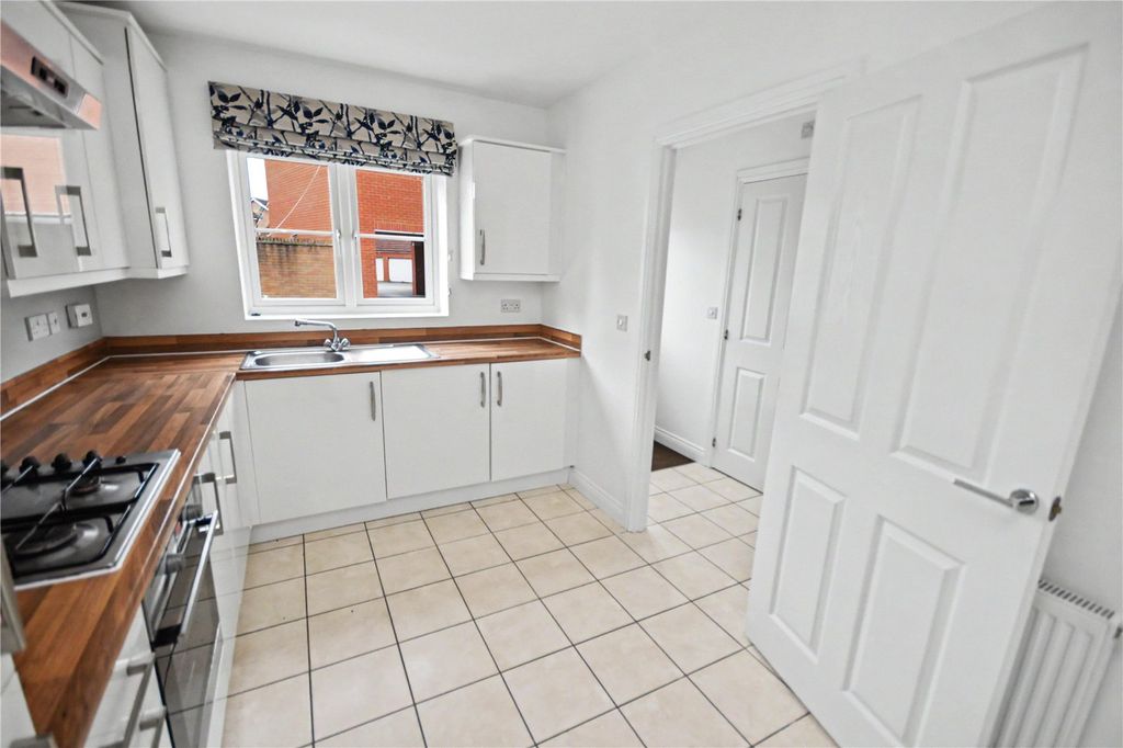 Property photo 3 of 14 Kitchen