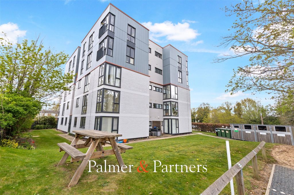 Property photo 1 of 17 Picture No. 21