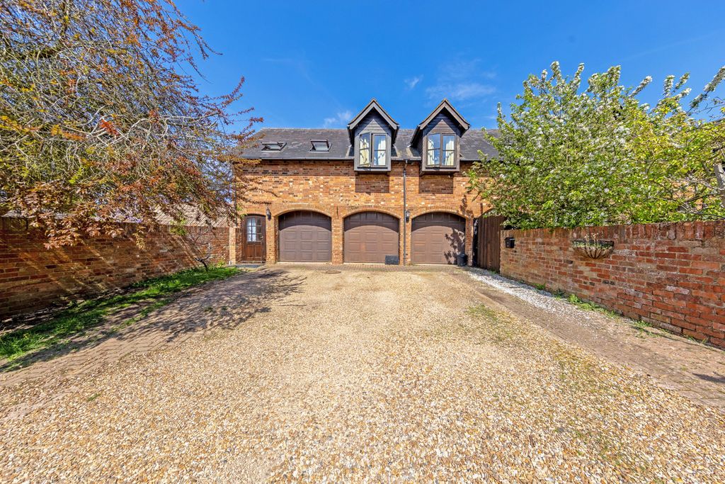 Property photo 2 of 30