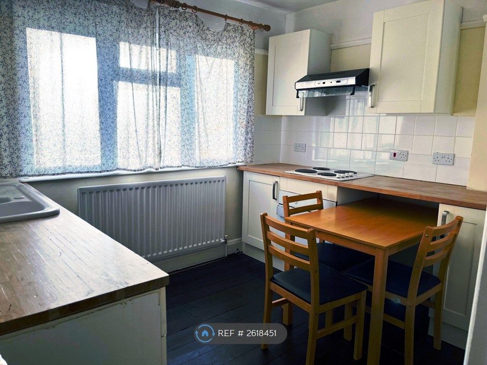Property photo 3 of 5 Kitchen