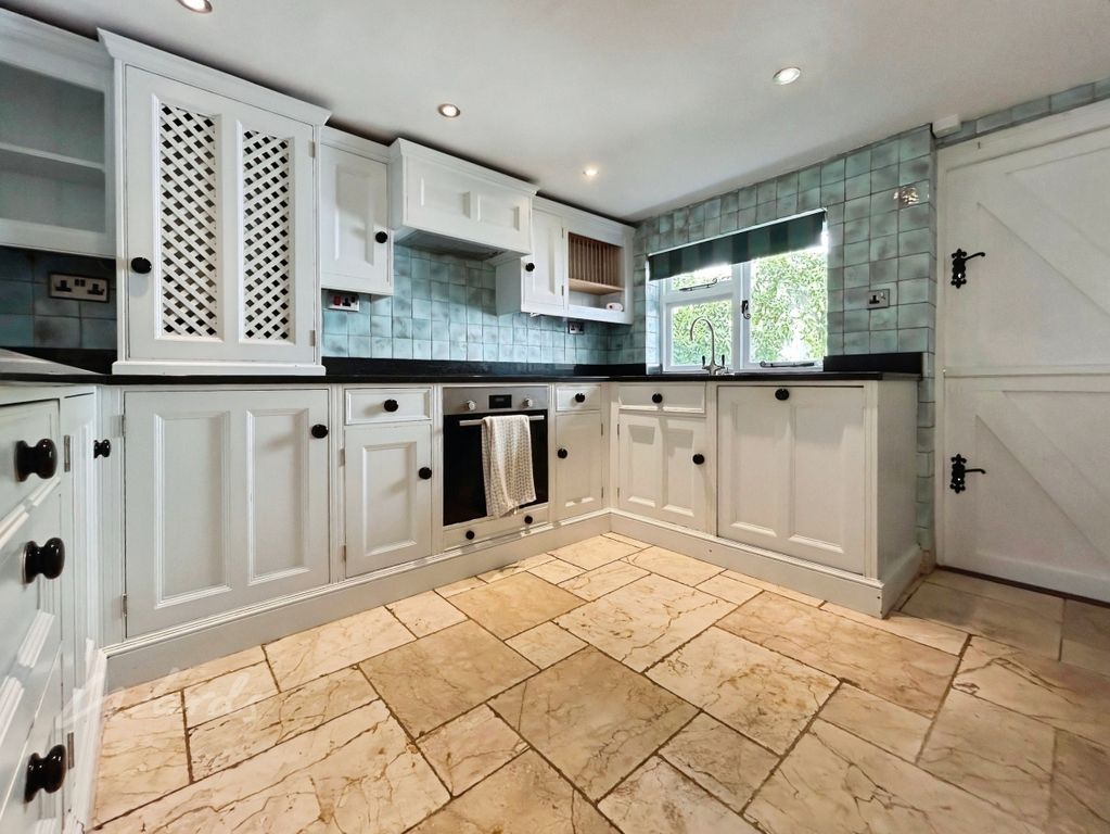 Property photo 2 of 14 Kitchen