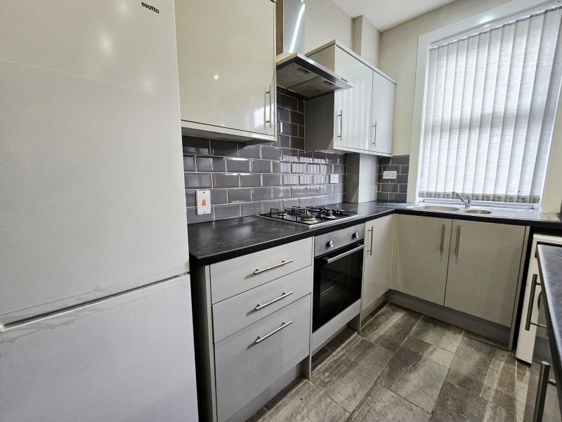 Property photo 3 of 10 Kitchen