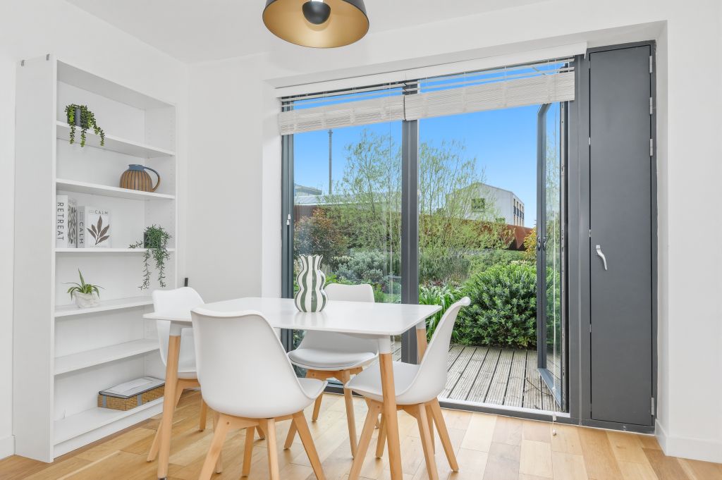 Property photo 3 of 27