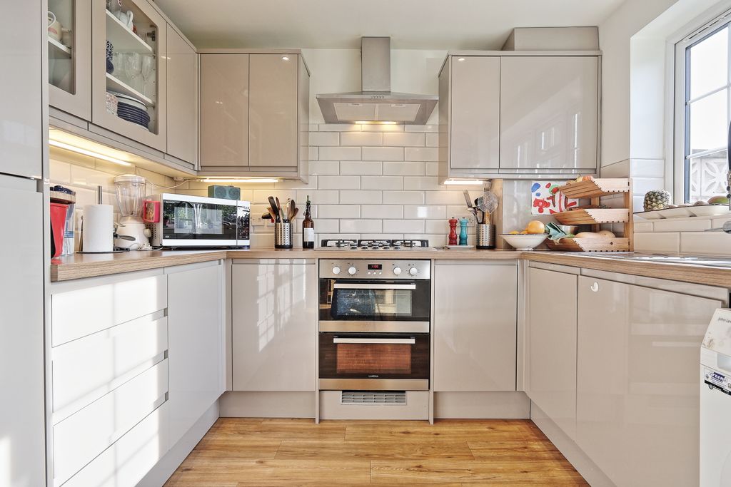 Property photo 2 of 24 9